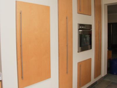 Backofen und Schrankelemente in Wand integriert