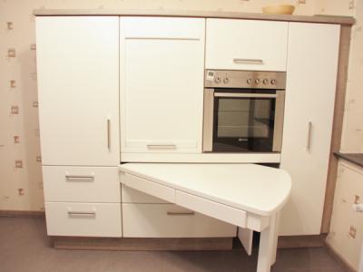 schwenkbare Tischplatte auf Rollen