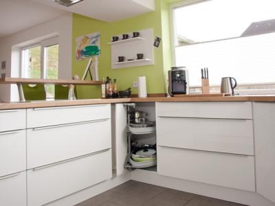 Eckschrank mit Innenbeschlag