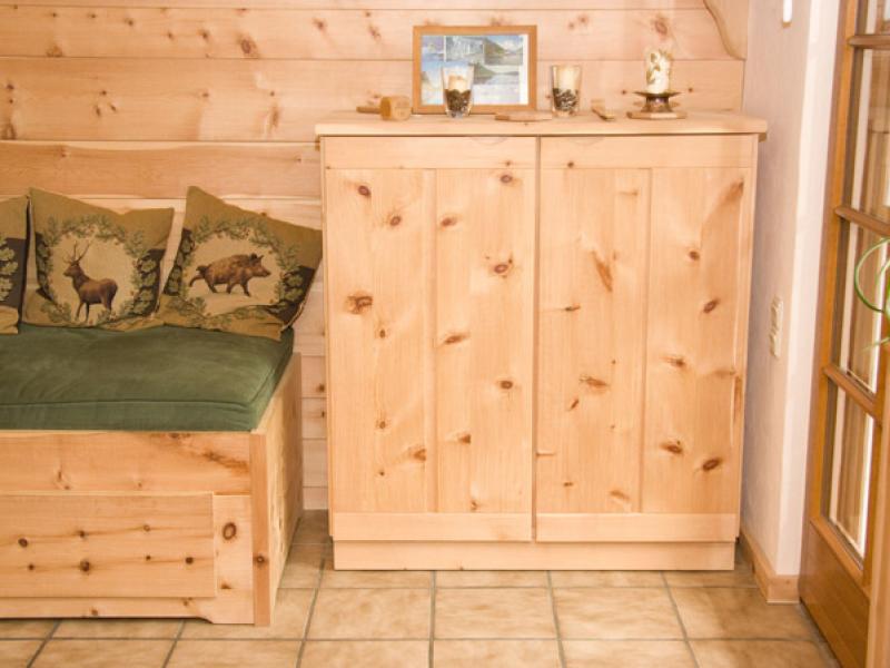  Zweitüriger Schrank aus Zirbekiefer massiv natur