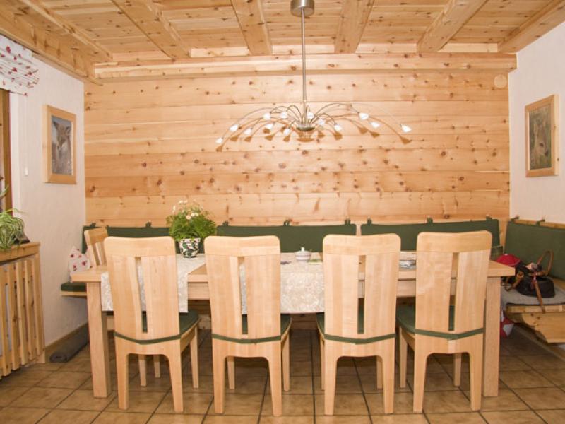 Esstisch und Stühle kanadischer Ahorn massiv, Oberfläche lackiert